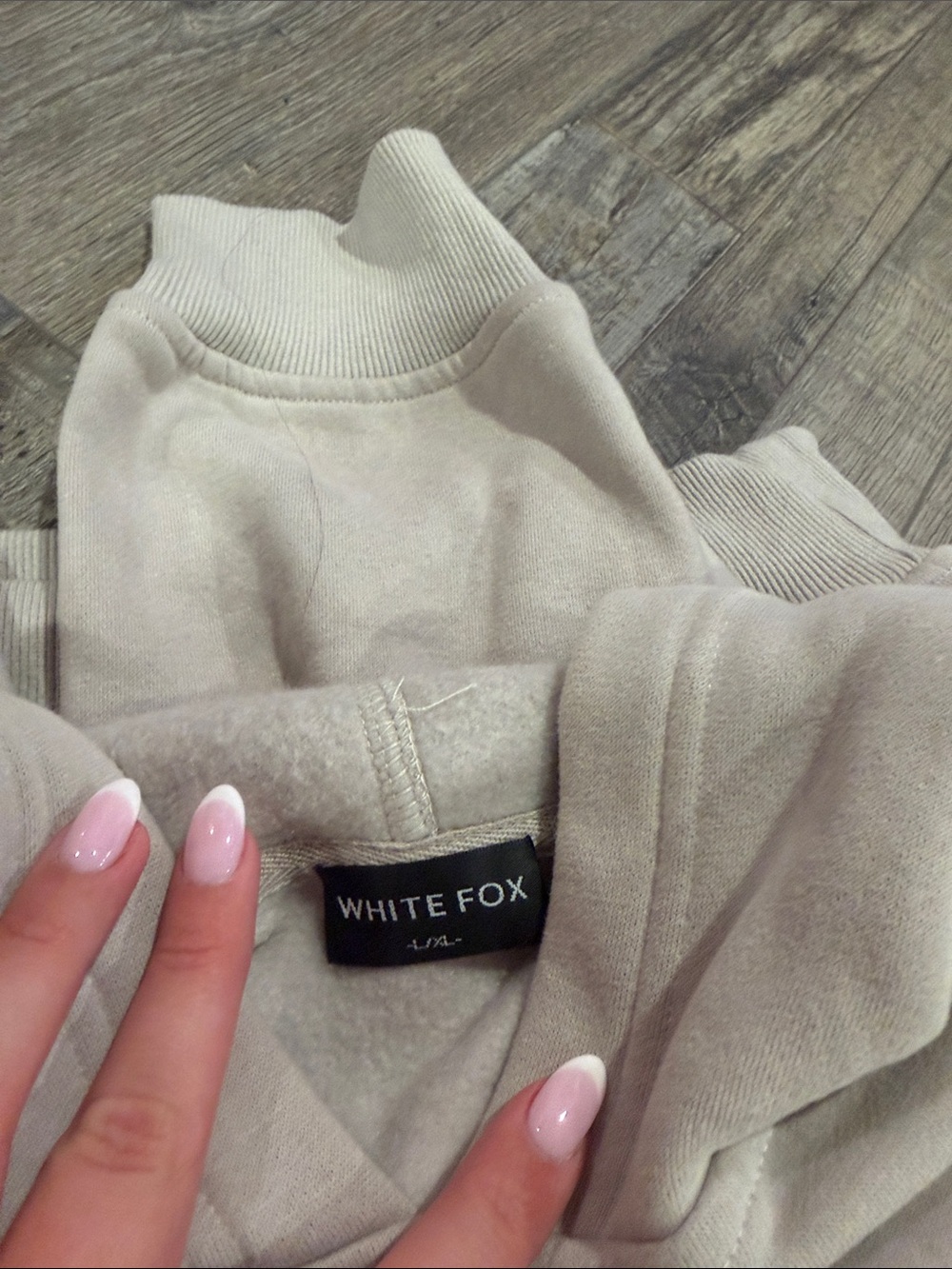 Women’s White Fox set! SELLING TOGETHER - Picture 2 of 4